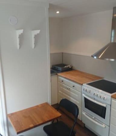 Nyrenoverad Charmig Gaeststuga Med Sovloft I Jaerpen Jarpen Exterior photo